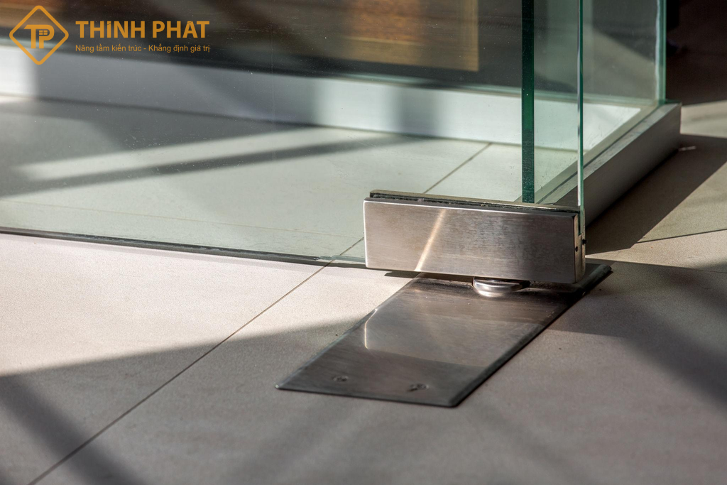 lỗi lắp đặt cửa kính thủy lực (1)
